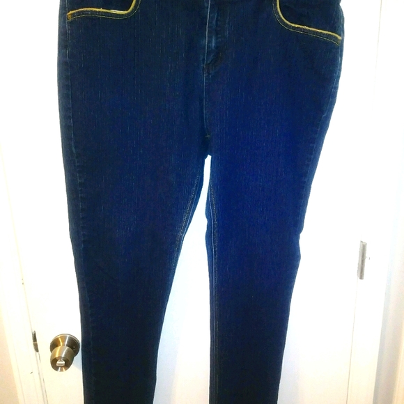 Jeans - Picture 1 of 2